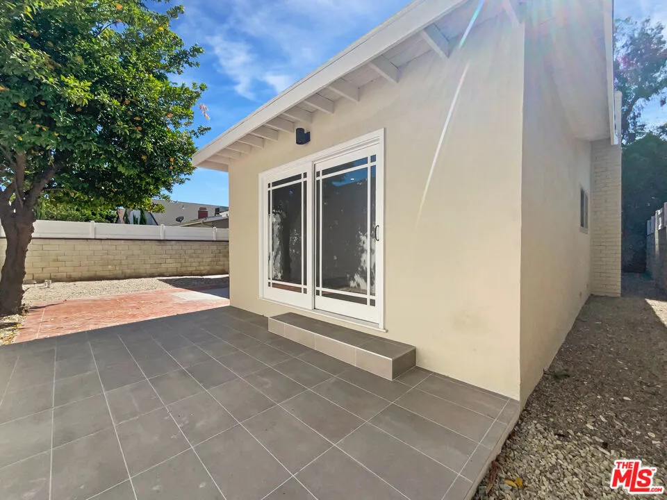 5736 Vantage Avenue, Valley Village, California 91607 home-pic-26